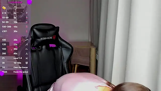 Snapshot of Sm0ly chatting on December 15, 2:08 am Sm0ly online show from December 15, 2:08 am