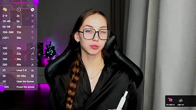 Snapshot of Sm0ly chatting on January 4, 2:35 am Sm0ly online show from January 4, 2:35 am