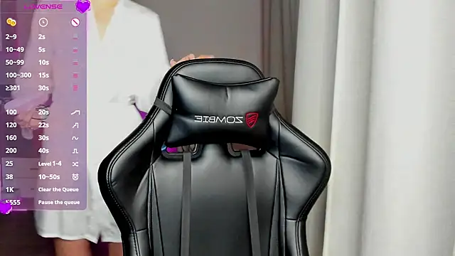 Snapshot of Sm0ly chatting on January 13, 2:18 am Sm0ly online show from January 13, 2:18 am