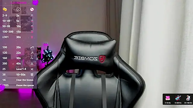 Snapshot of Sm0ly chatting on February 7, 10:30 pm Sm0ly online show from February 7, 10:30 pm