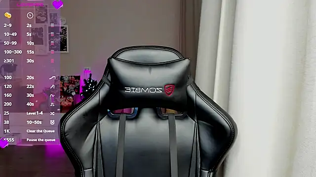 Snapshot of Sm0ly chatting on February 10, 1:24 am Sm0ly online show from February 10, 1:24 am