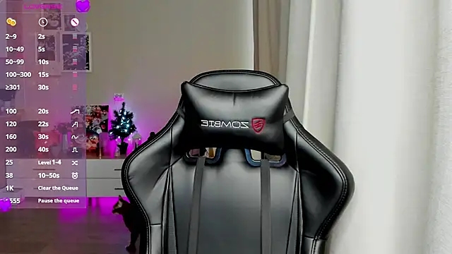 Snapshot of Sm0ly chatting on February 12, 5:26 am Sm0ly online show from February 12, 5:26 am