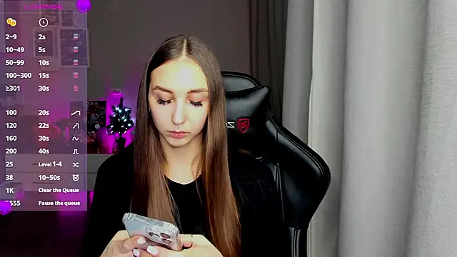 Snapshot of Sm0ly chatting on February 13, 12:00 pm Sm0ly online show from February 13, 12:00 pm