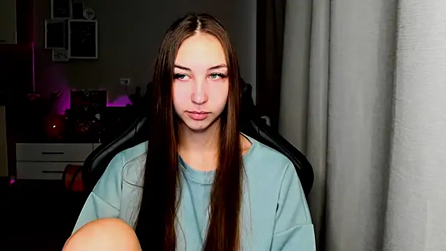 Snapshot of Sm0ly chatting on October 13, 2:00 am Sm0ly online show from October 13, 2:00 am