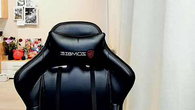 Snapshot of Sm0ly chatting on October 17, 2:37 am Sm0ly online show from October 17, 2:37 am