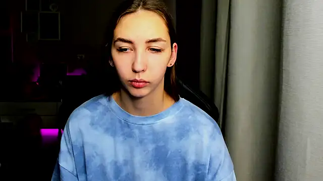 Snapshot of Sm0ly chatting on October 20, 2:01 am Sm0ly online show from October 20, 2:01 am