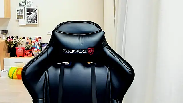 Snapshot of Sm0ly chatting on October 25, 1:35 am Sm0ly online show from October 25, 1:35 am