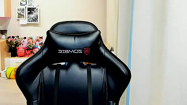 Snapshot of Sm0ly chatting on October 26, 1:44 am Sm0ly online show from October 26, 1:44 am