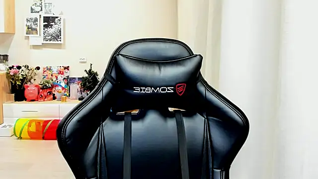 Snapshot of Sm0ly chatting on October 27, 12:47 am Sm0ly online show from October 27, 12:47 am