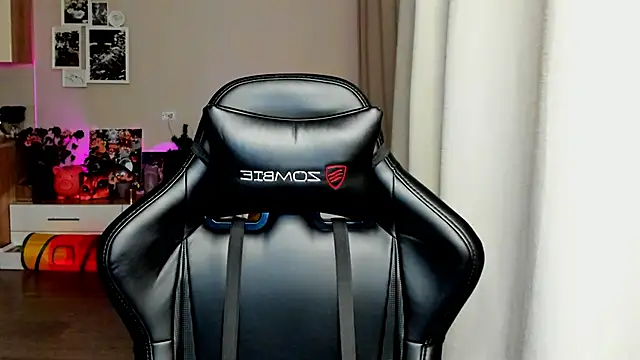 Snapshot of Sm0ly chatting on October 29, 1:52 am Sm0ly online show from October 29, 1:52 am