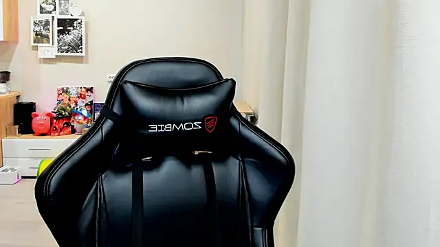 Snapshot of Sm0ly chatting on October 31, 2:23 am Sm0ly online show from October 31, 2:23 am