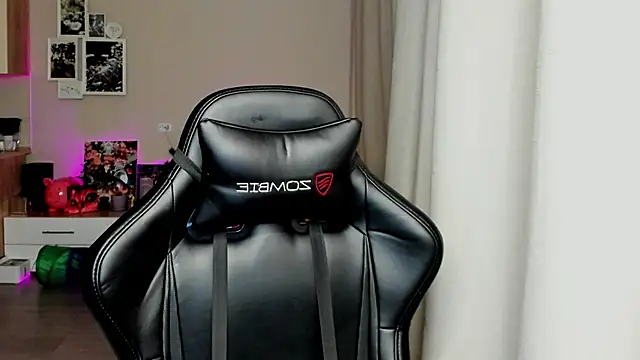 Snapshot of Sm0ly chatting on November 23, 1:49 am Sm0ly online show from November 23, 1:49 am