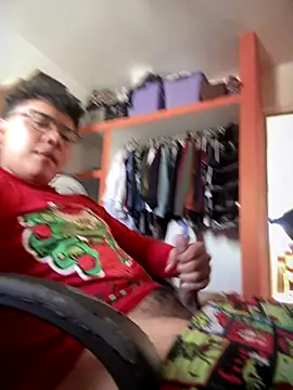 Snapshot of Parejasumisa27 chatting on December 1, 6:24 pm Parejasumisa27 online show from December 1, 6:24 pm