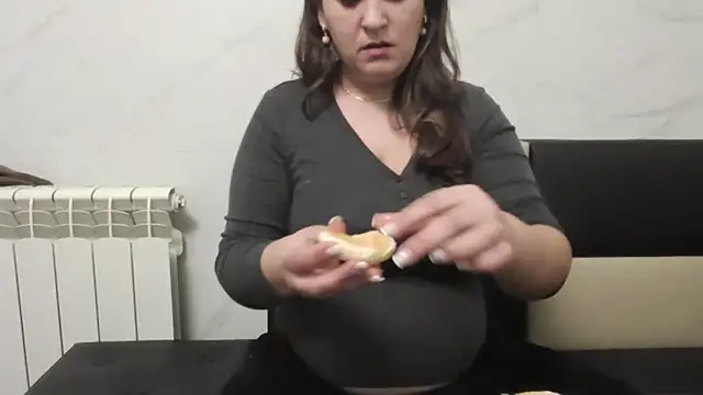 milfmomxx online show from January 11, 8:21 pm