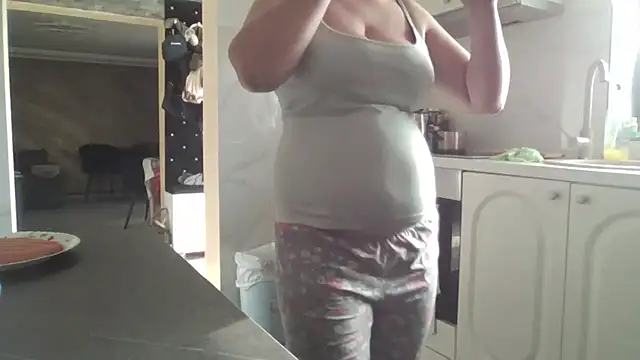 milfmomxx online show from February 6, 10:48 am