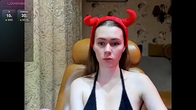 Snapshot of MadeleineWiliams chatting on October 14, 8:53 pm MadeleineWiliams online show from October 14, 8:53 pm