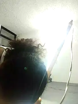 samanthaeliott22 online show from December 19, 11:03 pm