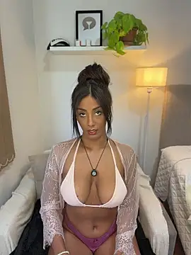 Snapshot of Brownfitbabyy chatting on May 20, 12:22 pm Brownfitbabyy online show from May 20, 12:22 pm