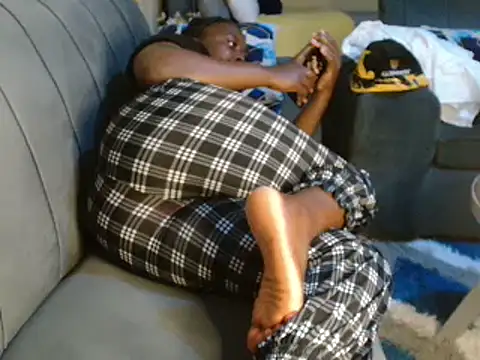 Snapshot of leslysexygirl chatting on February 7, 8:22 am leslysexygirl online show from February 7, 8:22 am