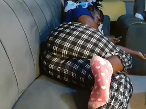 Snapshot of leslysexygirl chatting on February 11, 11:10 am leslysexygirl online show from February 11, 11:10 am