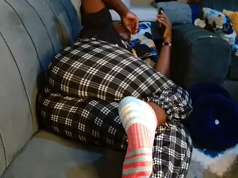 Snapshot of leslysexygirl chatting on March 22, 5:17 am leslysexygirl online show from March 22, 5:17 am