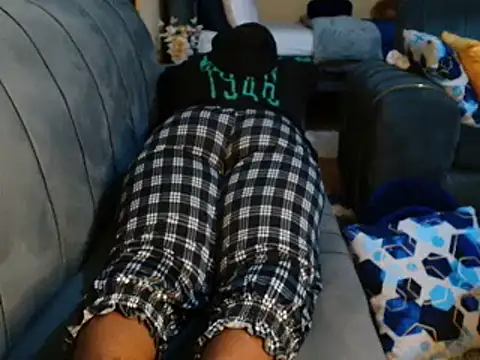 Snapshot of leslysexygirl chatting on March 22, 8:18 am leslysexygirl online show from March 22, 8:18 am