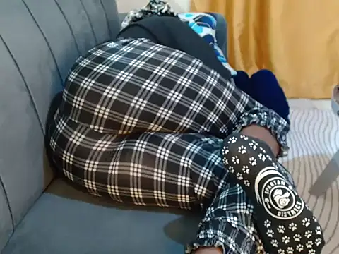 Snapshot of leslysexygirl chatting on September 17, 5:25 pm leslysexygirl online show from September 17, 5:25 pm