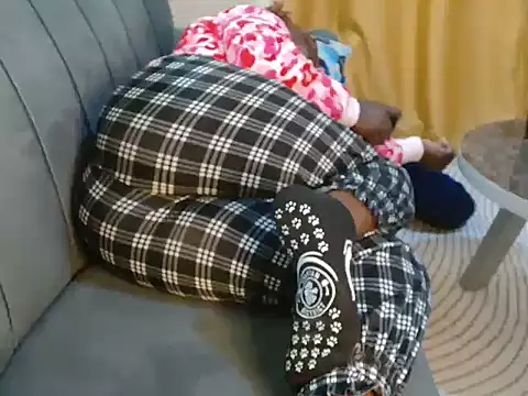 Snapshot of leslysexygirl chatting on October 18, 5:21 am leslysexygirl online show from October 18, 5:21 am