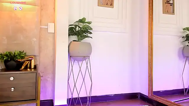 Snapshot of AlessiaLondon chatting on February 28, 10:09 am AlessiaLondon online show from February 28, 10:09 am