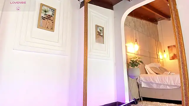 Snapshot of AlessiaLondon chatting on March 7, 6:46 am AlessiaLondon online show from March 7, 6:46 am