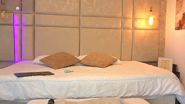 Snapshot of AlessiaLondon chatting on October 8, 3:59 am AlessiaLondon online show from October 8, 3:59 am