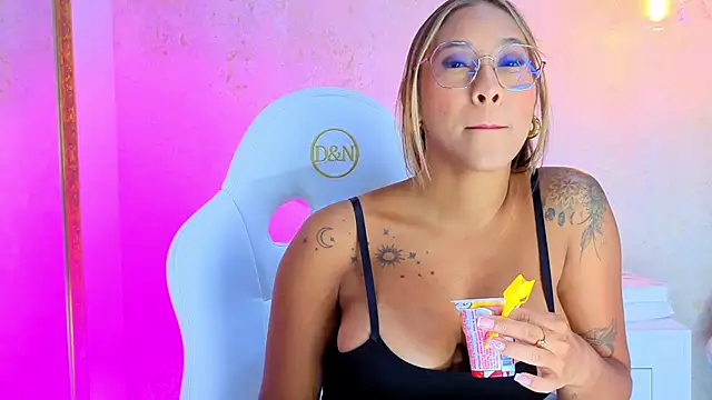 AlessiaLondon online show from November 14, 2:54 am