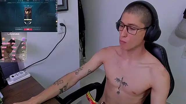 Snapshot of Jaack_str chatting on December 12, 11:14 pm Jaack str online show from December 12, 11:14 pm