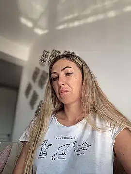 RaquelleDevon online show from April 24, 6:27 am