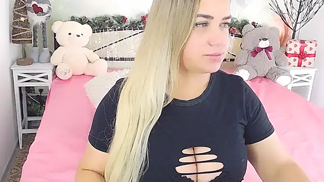 Snapshot of MilenaMiler_X chatting on January 4, 5:27 am MilenaMiler X online show from January 4, 5:27 am