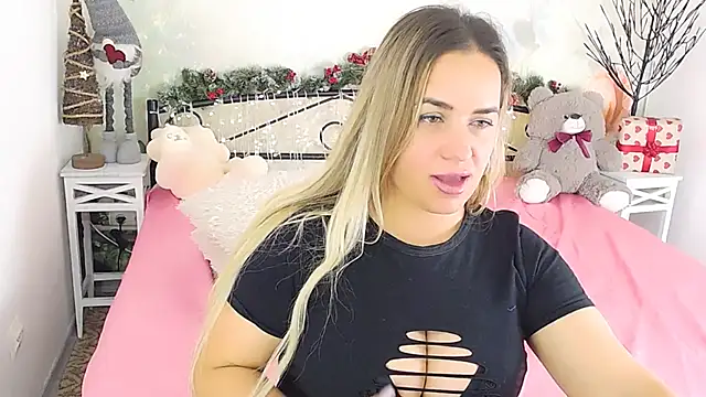 Snapshot of MilenaMiler_X chatting on January 4, 8:28 am MilenaMiler X online show from January 4, 8:28 am