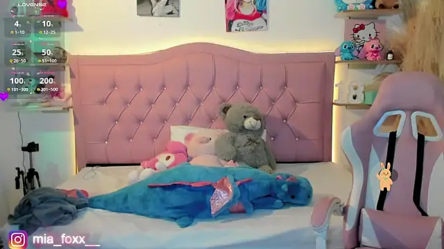 Snapshot of Mia_foxx_ chatting on November 20, 9:03 pm Mia foxx online show from November 20, 9:03 pm