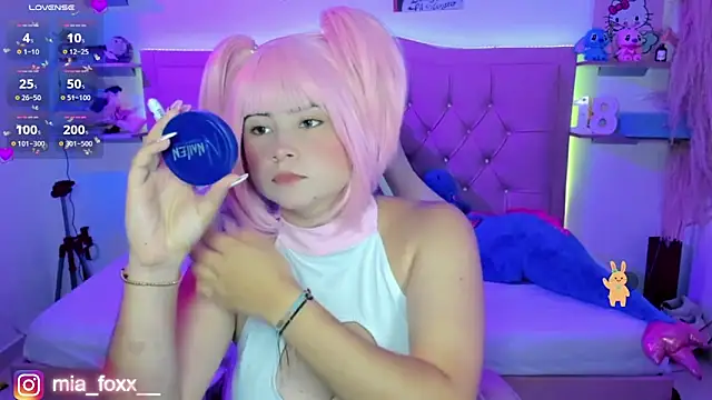 Snapshot of Mia_foxx_ chatting on December 2, 9:10 pm Mia foxx online show from December 2, 9:10 pm