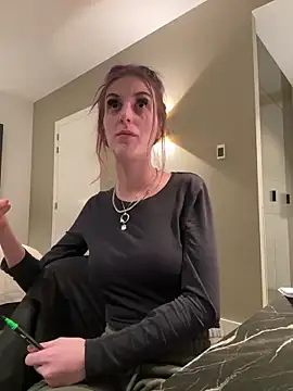 indie-rayne online show from February 12, 8:50 pm