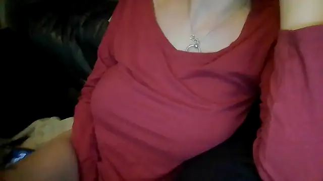 indie-rayne online show from April 12, 12:04 am