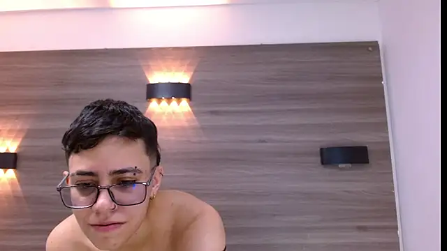 Snapshot of Cutie_Shy_ chatting on March 5, 4:57 pm Cutie Shy online show from March 5, 4:57 pm