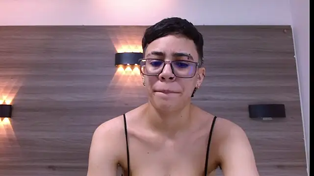 Snapshot of Cutie_Shy_ chatting on March 7, 7:05 pm Cutie Shy online show from March 7, 7:05 pm