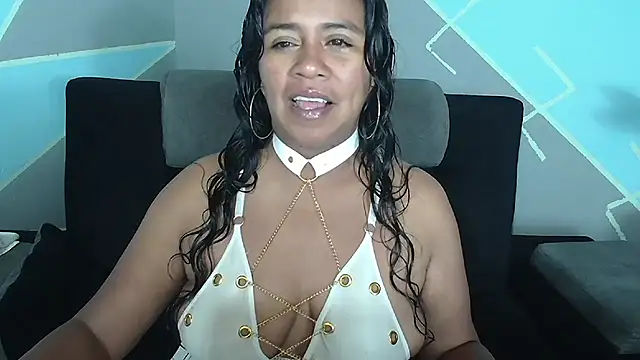 saggil23 online show from October 15, 11:05 pm