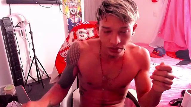 Snapshot of TommyGun_22 chatting on July 28, 12:59 pm TommyGun 22 online show from July 28, 12:59 pm