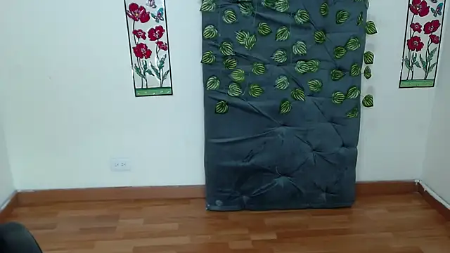 Snapshot of Salome_Milf202 chatting on February 11, 6:51 am Salome Milf202 online show from February 11, 6:51 am