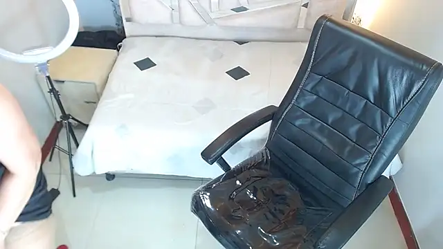 Snapshot of Salome_Milf202 chatting on October 14, 3:07 am Salome Milf202 online show from October 14, 3:07 am