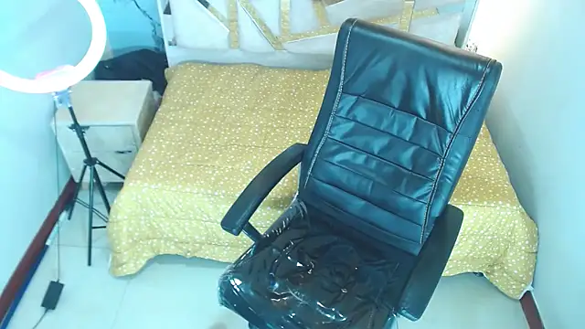 Snapshot of Salome_Milf202 chatting on November 12, 3:07 am Salome Milf202 online show from November 12, 3:07 am