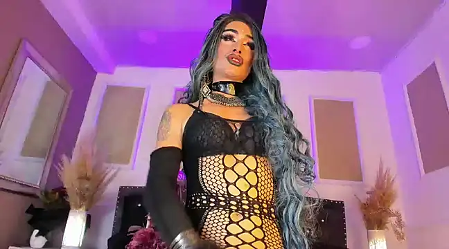 queen satin online show from March 11, 7:04 am