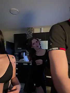 samantha kevin online show from April 24, 4:04 am