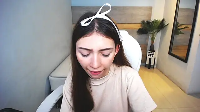 liseth fox online show from December 9, 8:12 pm